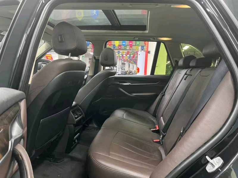 成都16年宝马X56