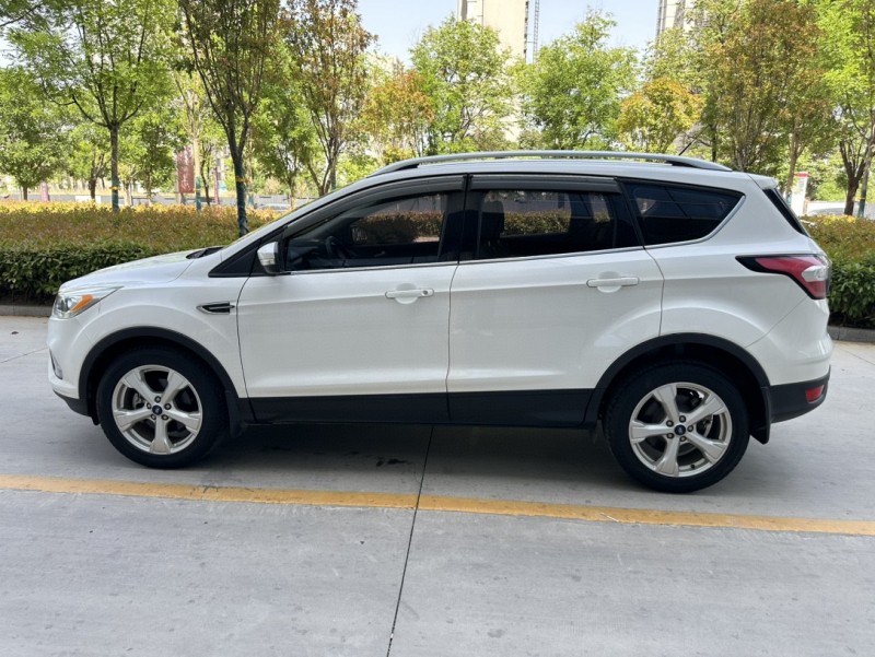 济宁17年福特翼虎5