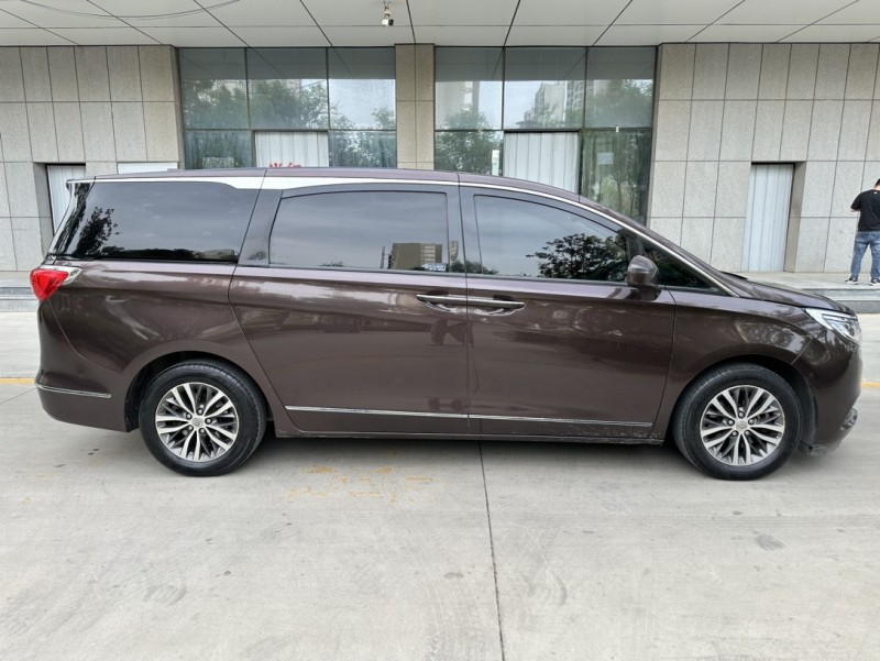 济宁17年别克GL84