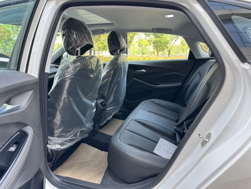 济宁24年别克威朗6