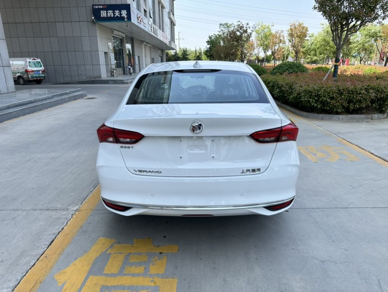 济宁24年别克威朗9