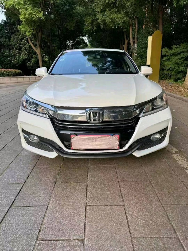 常州17年本田雅阁1