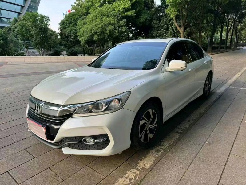 常州17年本田雅阁2