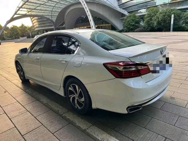 常州17年本田雅阁7