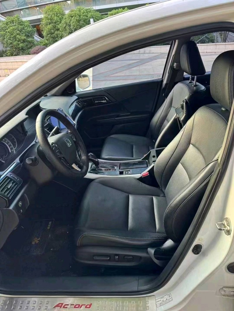 常州17年本田雅阁8