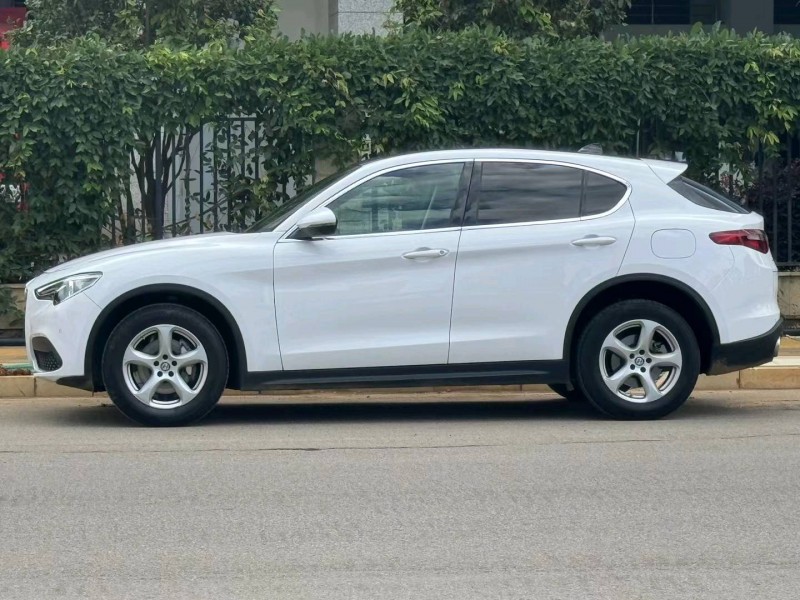 昆明19年阿爾法·羅密歐Giulietta3