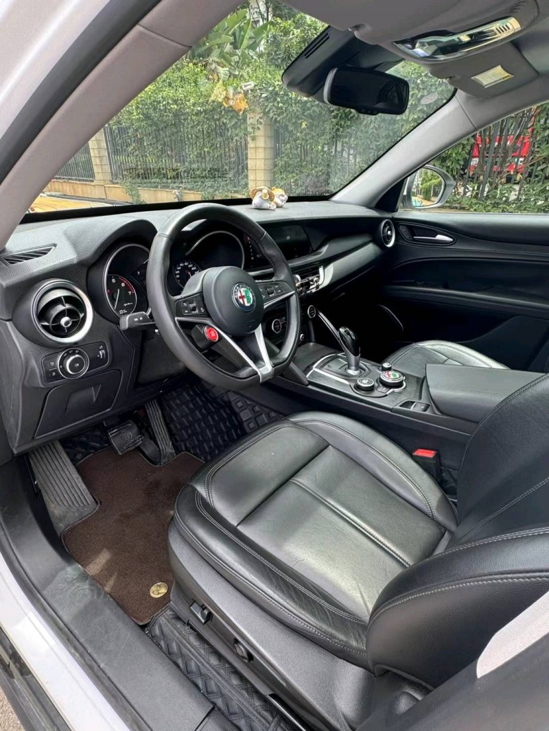 昆明19年阿爾法·羅密歐Giulietta7