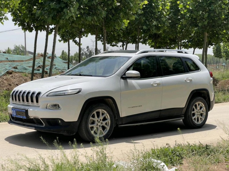 新鄉19年Jeep自由光2