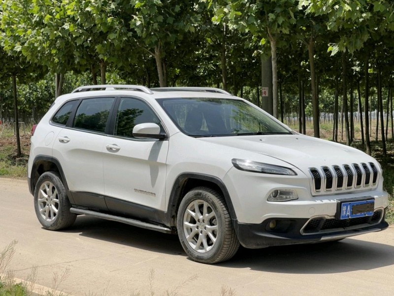新鄉19年Jeep自由光3