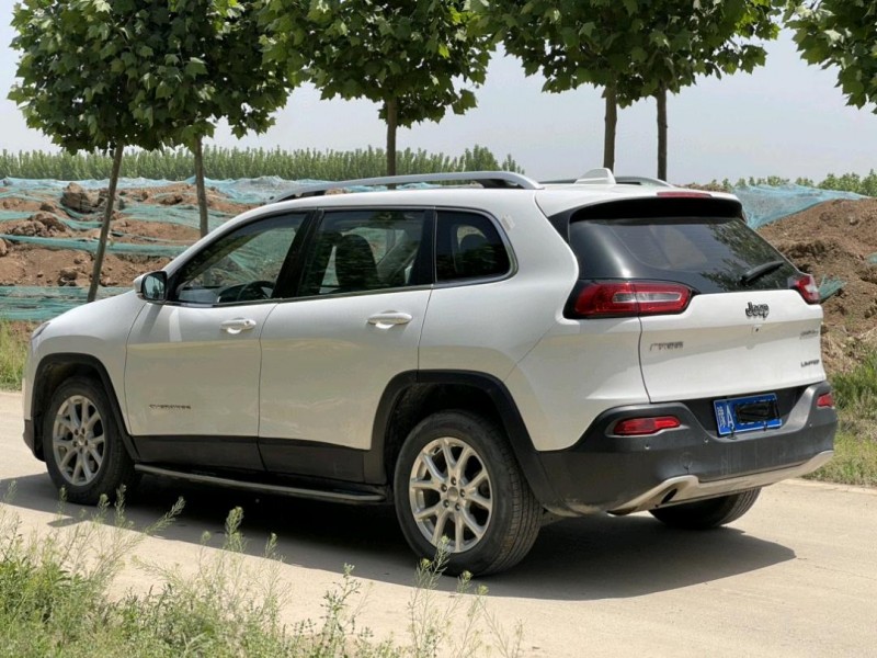 新鄉19年Jeep自由光4