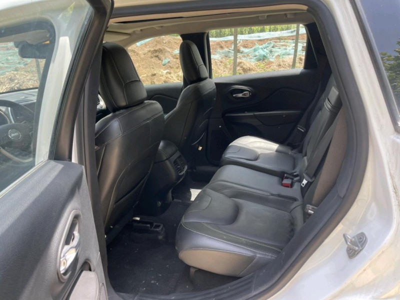 新鄉19年Jeep自由光8