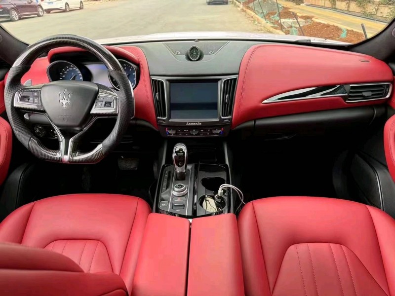 昆明17年瑪莎拉蒂Levante4