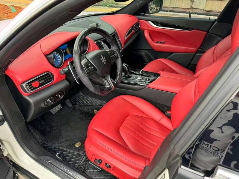 昆明17年瑪莎拉蒂Levante7