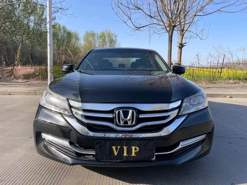 邢台16年本田雅阁1