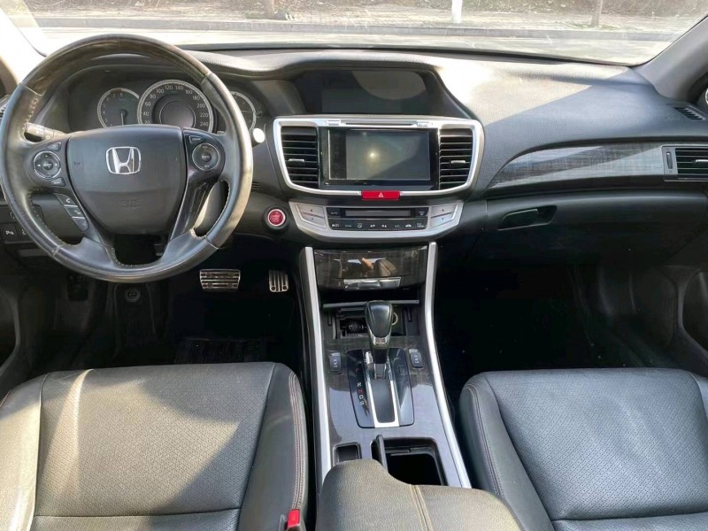 邢台16年本田雅阁6