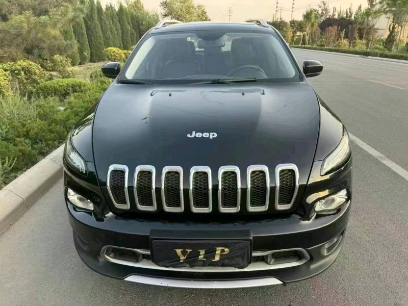 东营16年Jeep自由光1