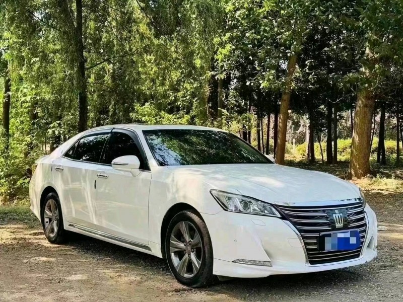 东营17年丰田皇冠3