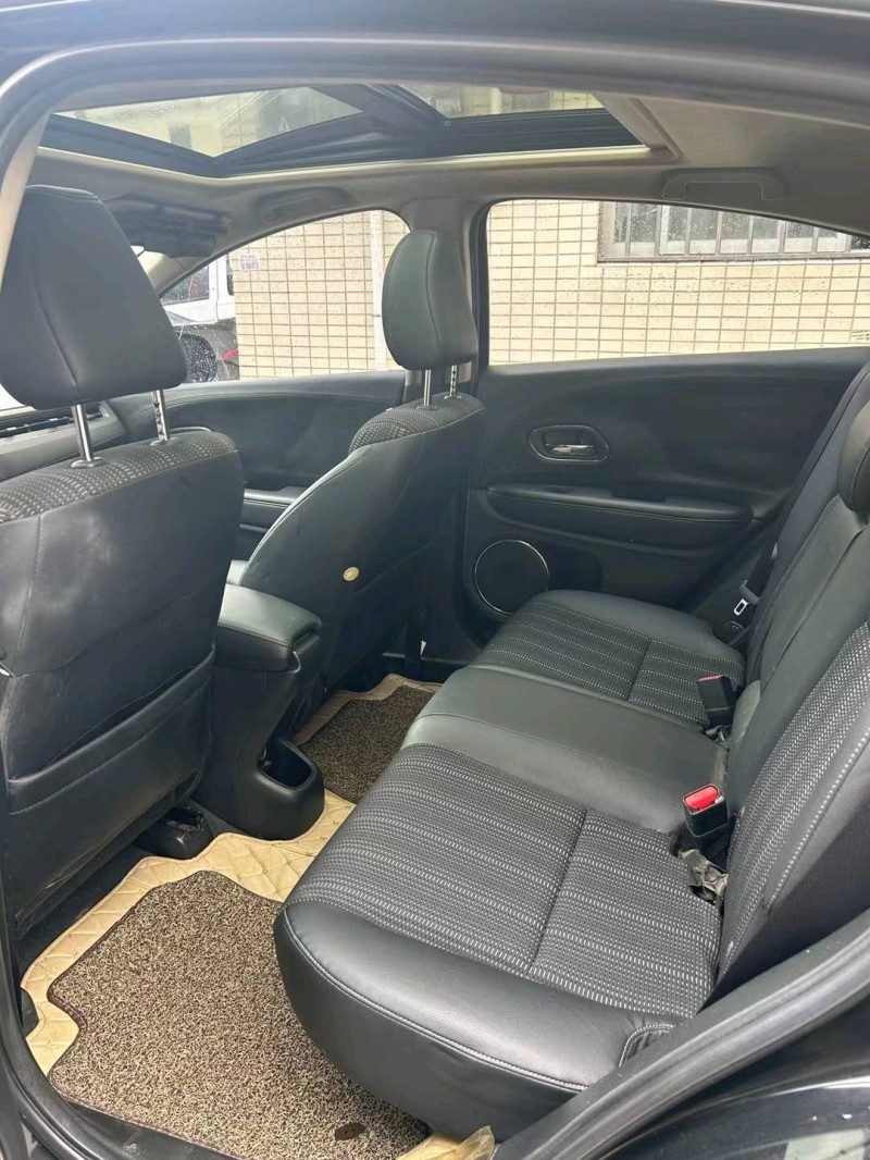 中山17年本田缤智4