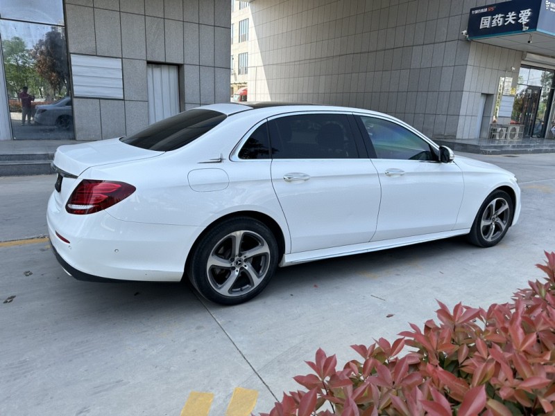 济宁18年奔驰E4