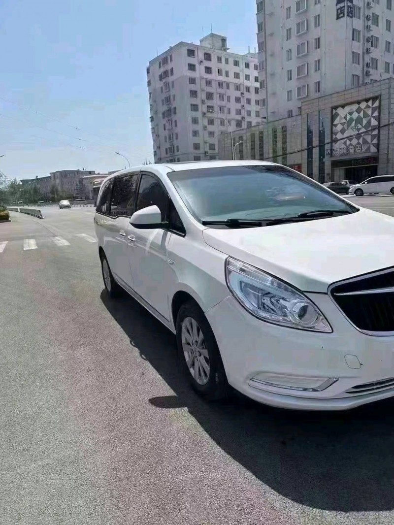 东营19年别克GL82