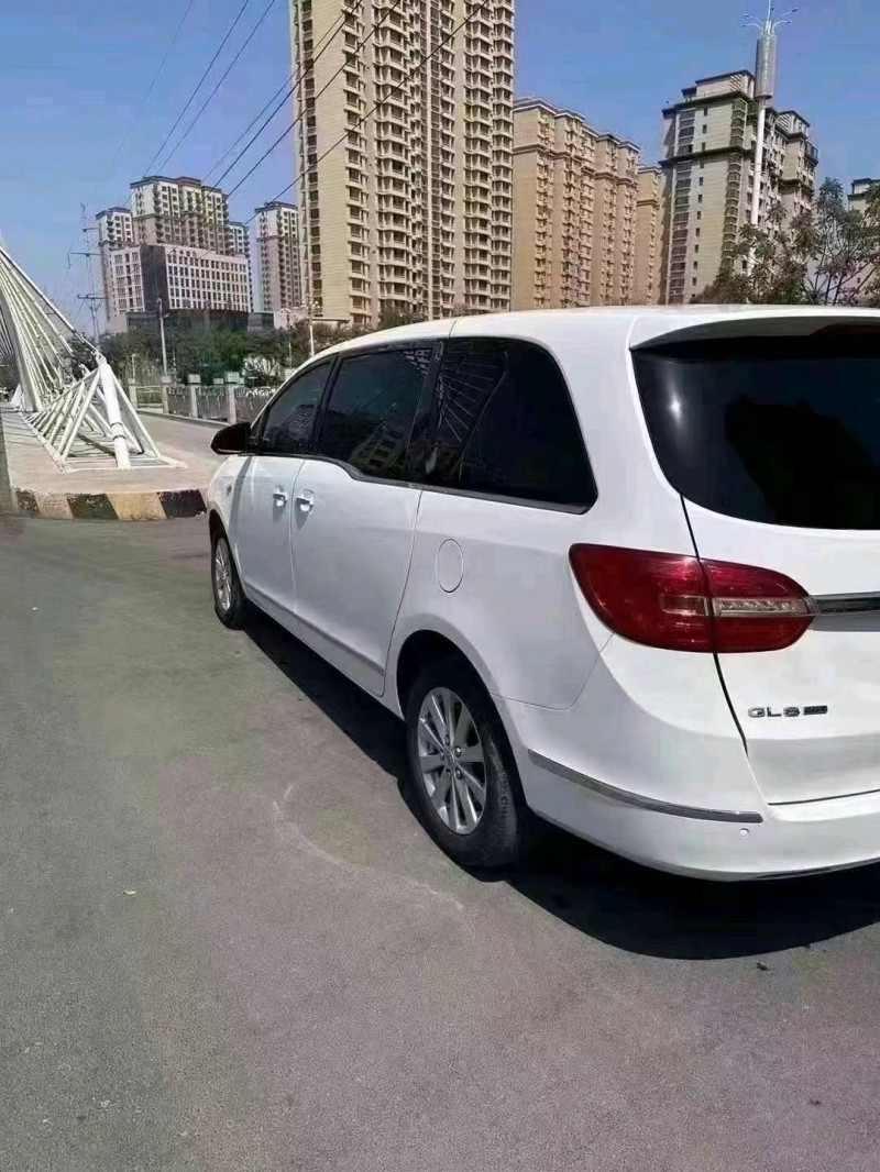 东营19年别克GL84