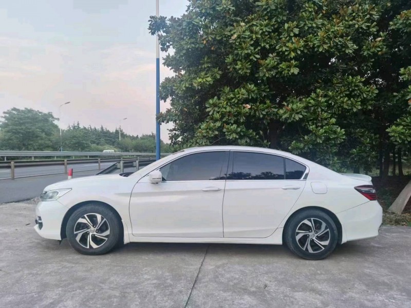 徐州17年本田雅阁7