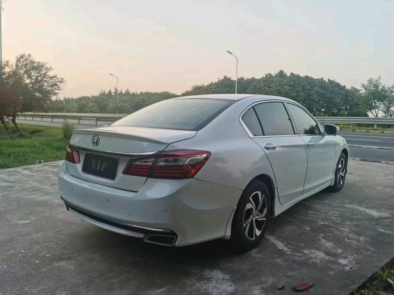 徐州17年本田雅阁8