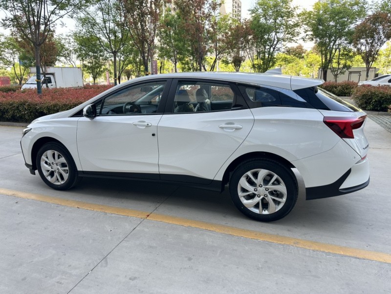 济宁24年别克微蓝5