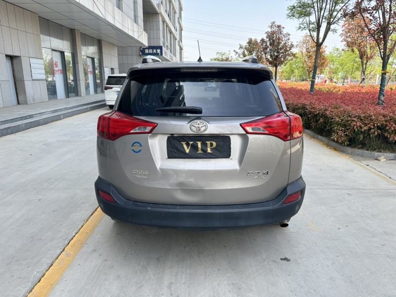 济宁14年丰田RAV4荣放9