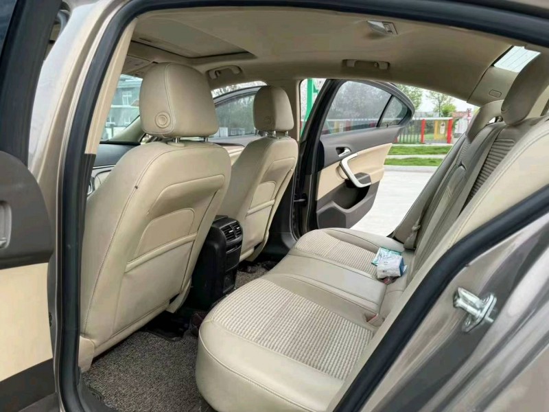 徐州17年别克君威6