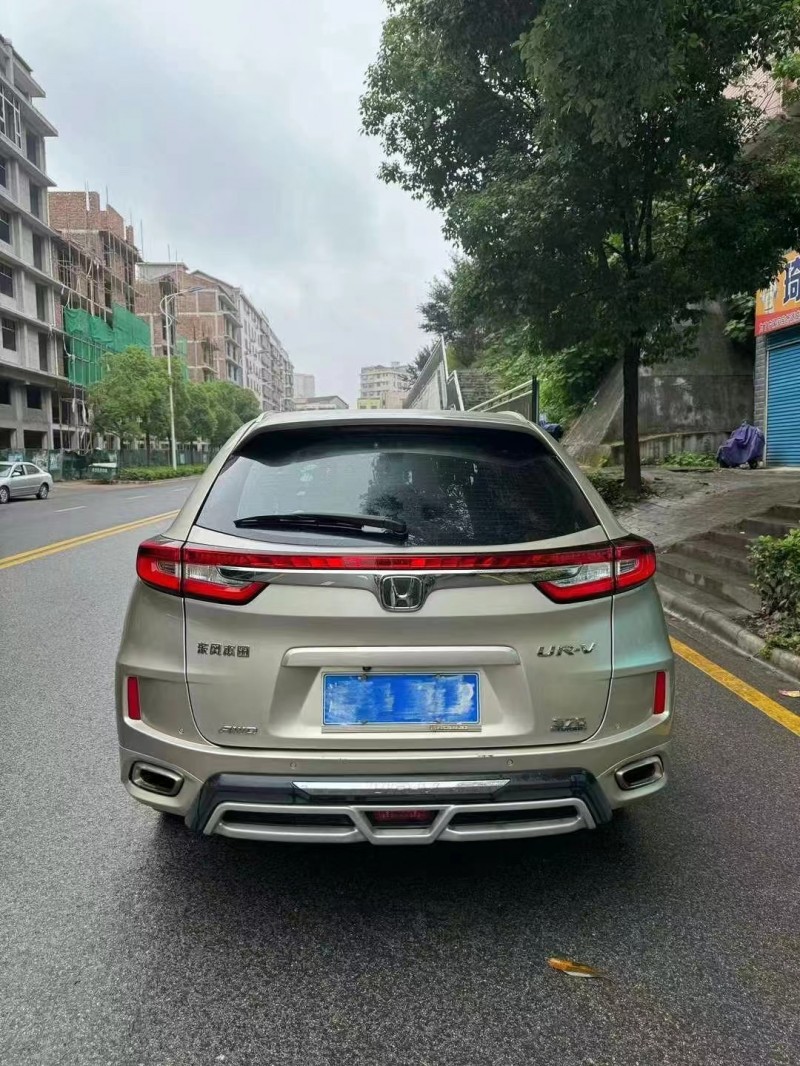 济宁18年本田URV8