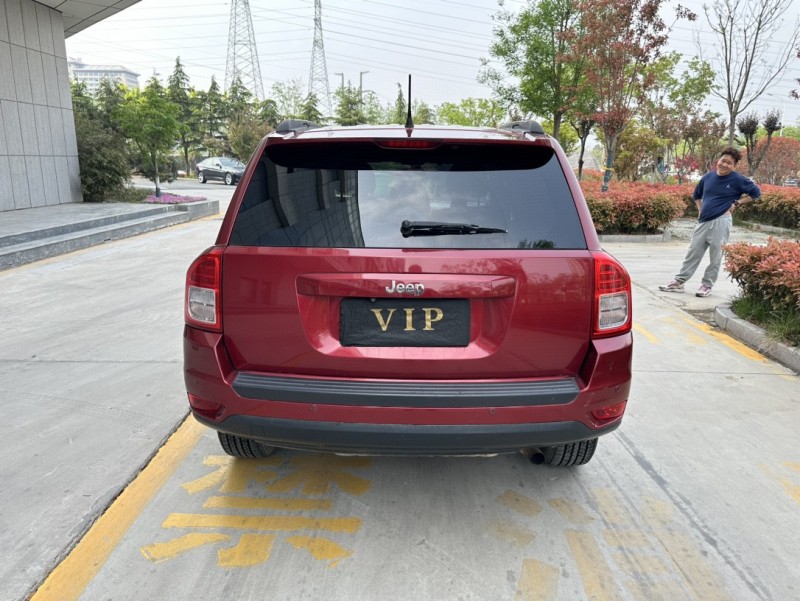 济宁13年Jeep指南者9