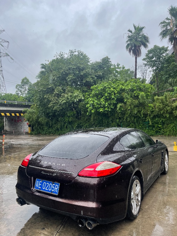 广州12年保时捷帕拉梅拉4