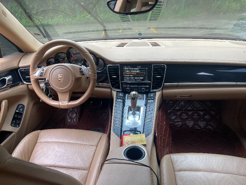 广州12年保时捷帕拉梅拉5