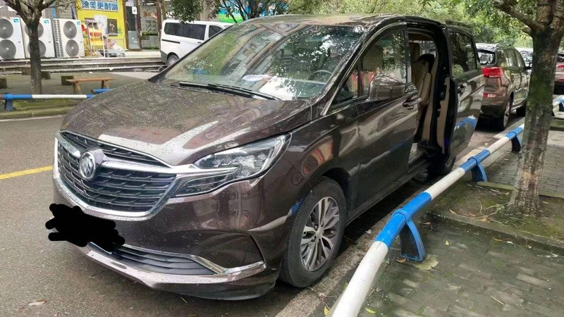 重庆20年别克GL82