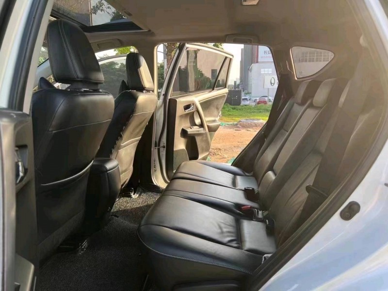珠海17年豐田RAV47