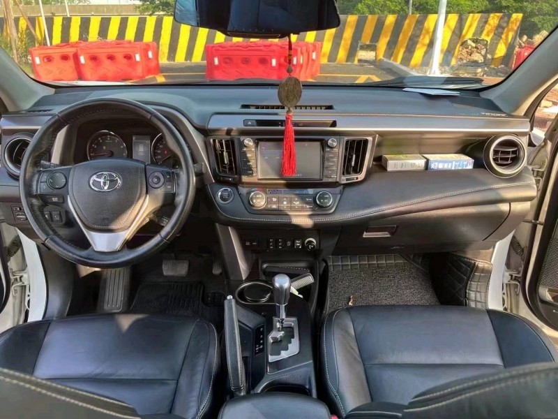 珠海17年豐田RAV49