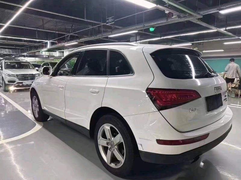 成都16年奥迪Q57