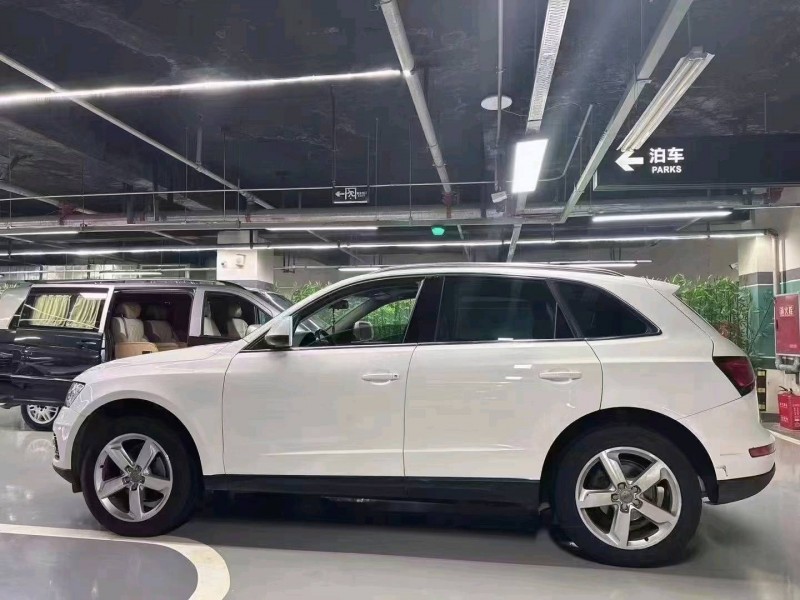 成都16年奥迪Q58