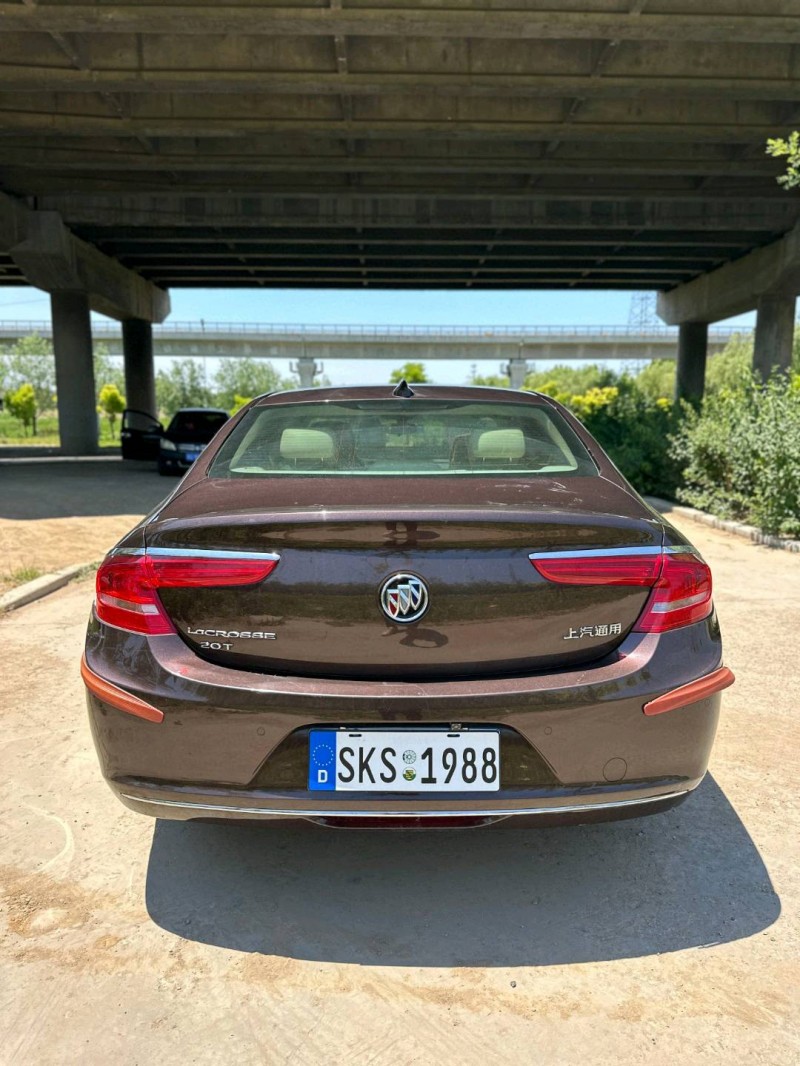 青岛16年别克君越9