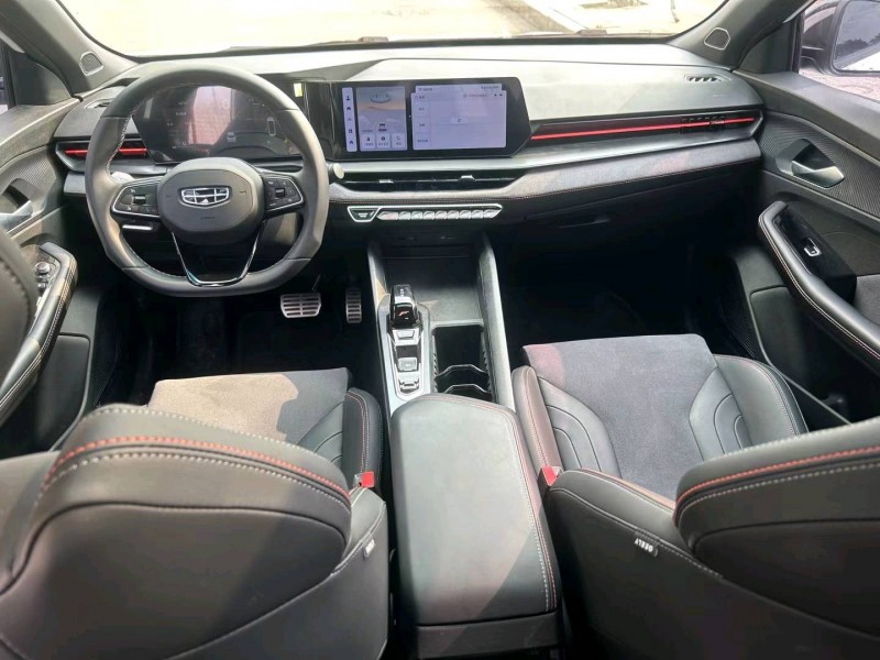 成都22年吉利缤瑞5