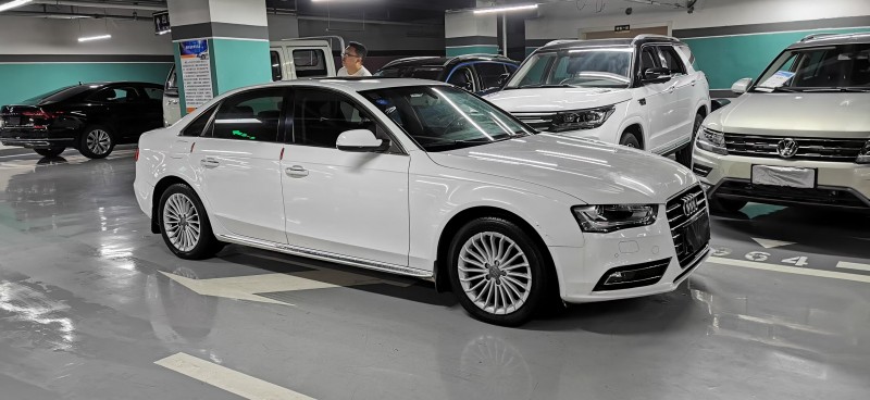 成都16年奥迪A4L1