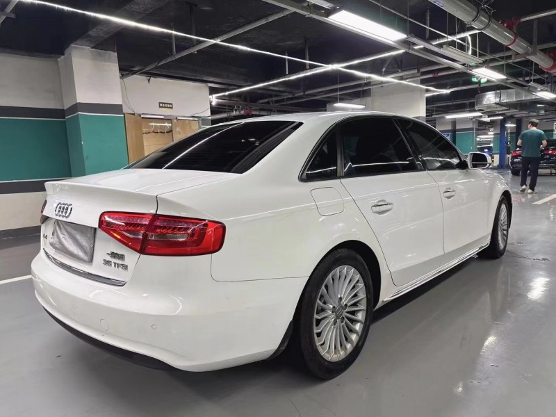 成都16年奥迪A4L8