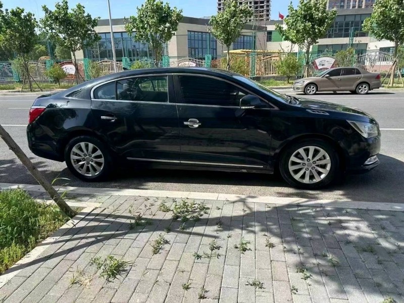 邢台15年别克君越4