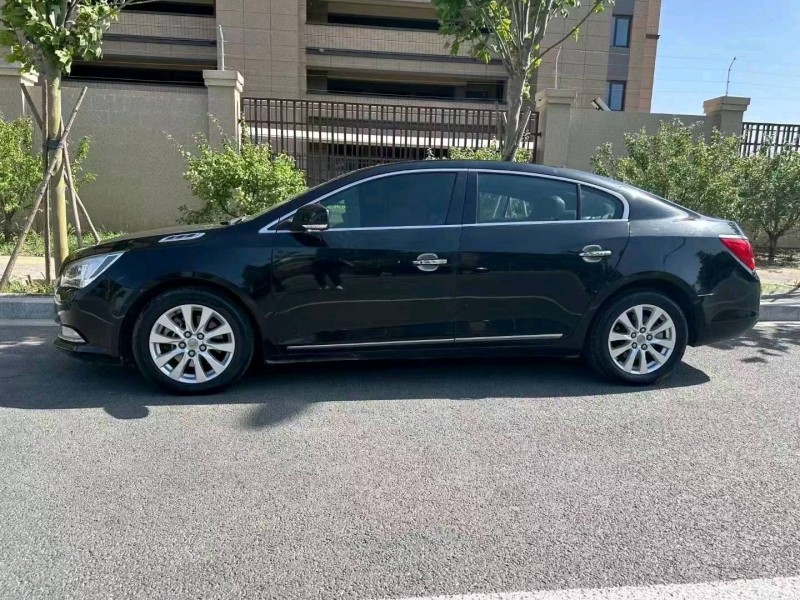 邢台15年别克君越6