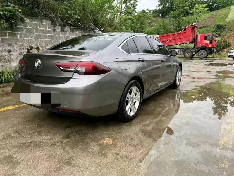 重庆17年别克君威3