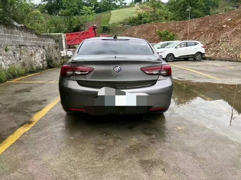 重庆17年别克君威6