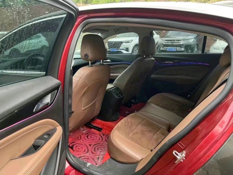 重庆17年别克君威8