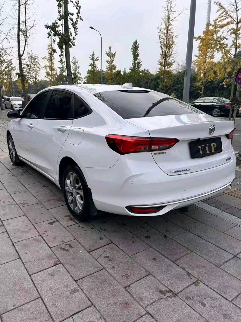 成都22年别克威朗1