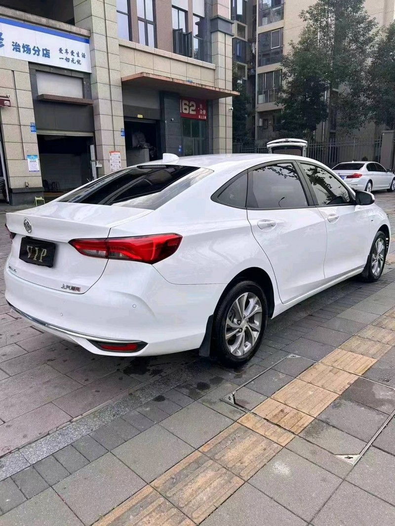 成都22年别克威朗3